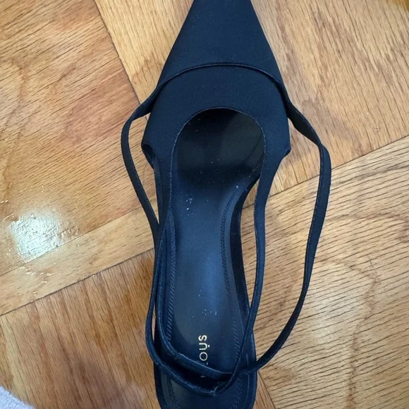 Neous Black Kitten Heel with Chic Double Strap - Picture 4 of 6